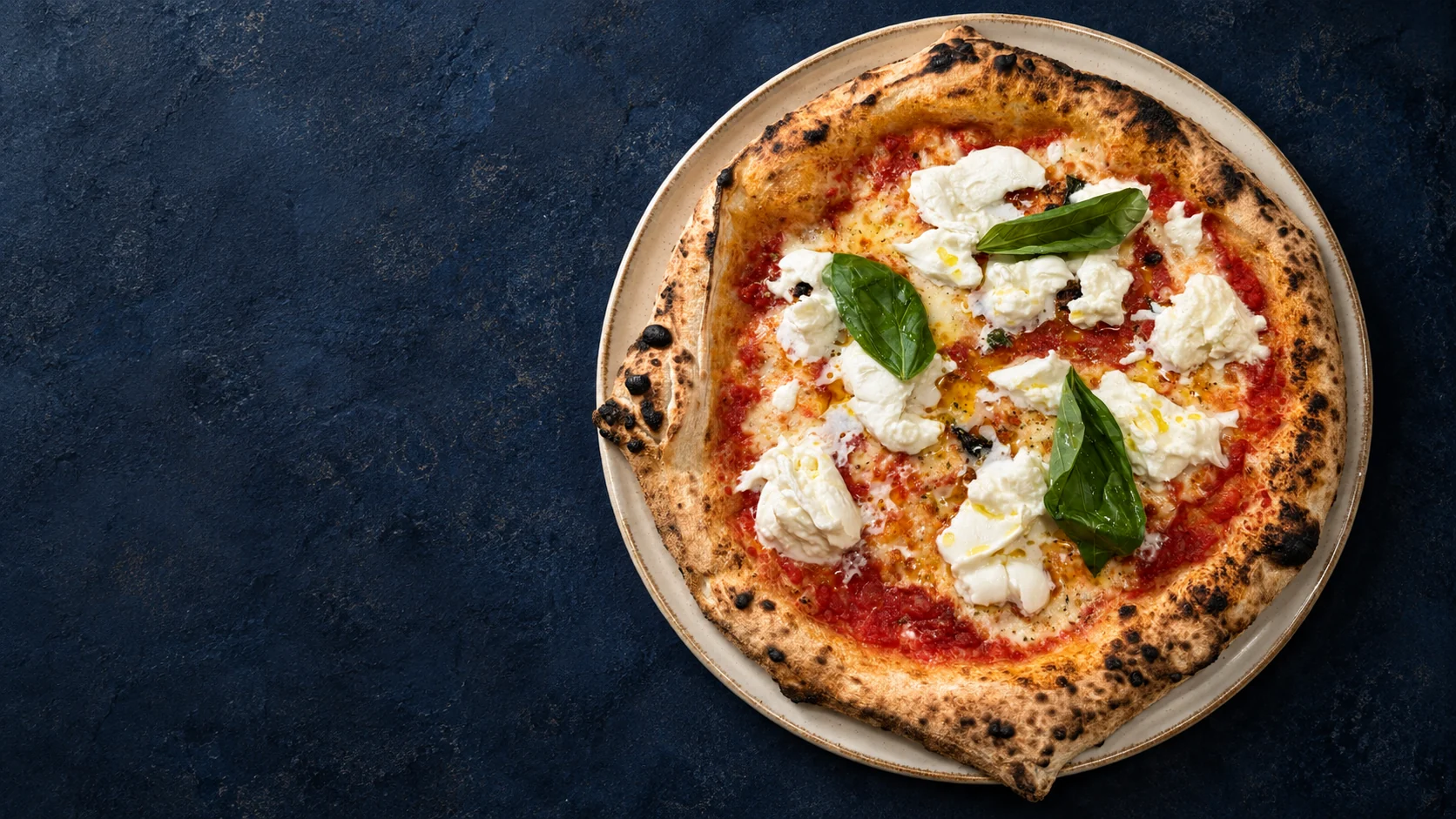 Pizza au feu de bois, mozzarella et basilic, Le Saint Laurent à Lyon 7